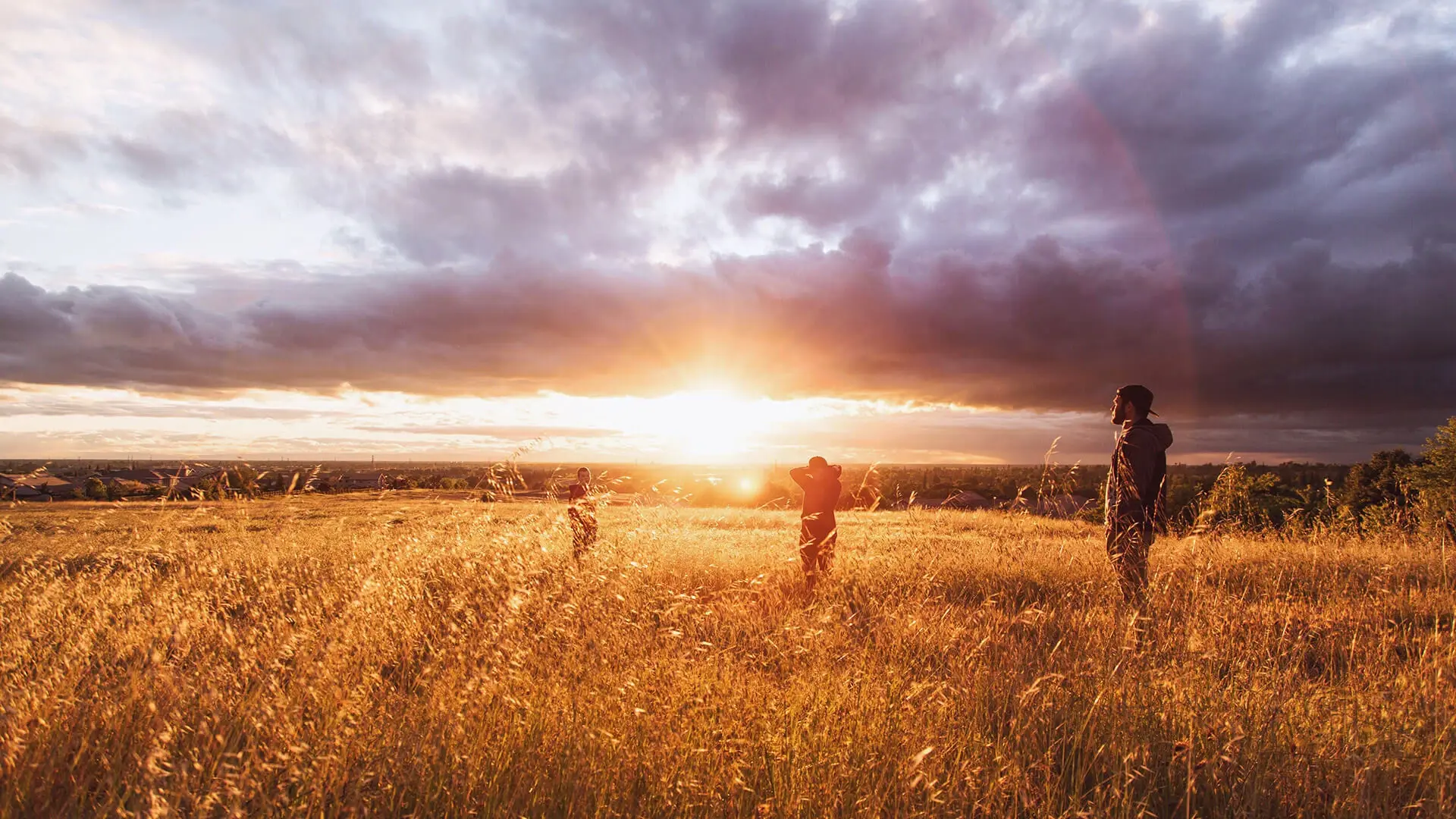 Guystandinginfrontofsunset_2023