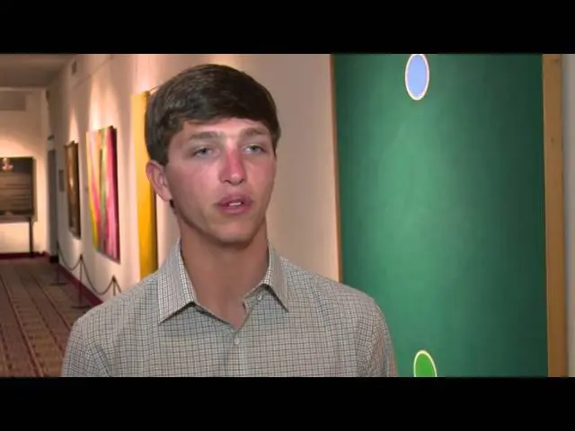 Guydoinginterviewinfrontofgreenwall_2023