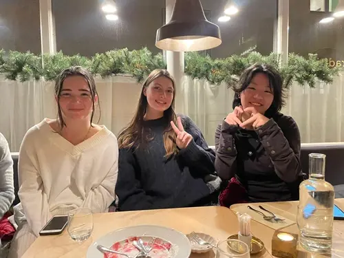 Threestudentsonnobeltour_2018