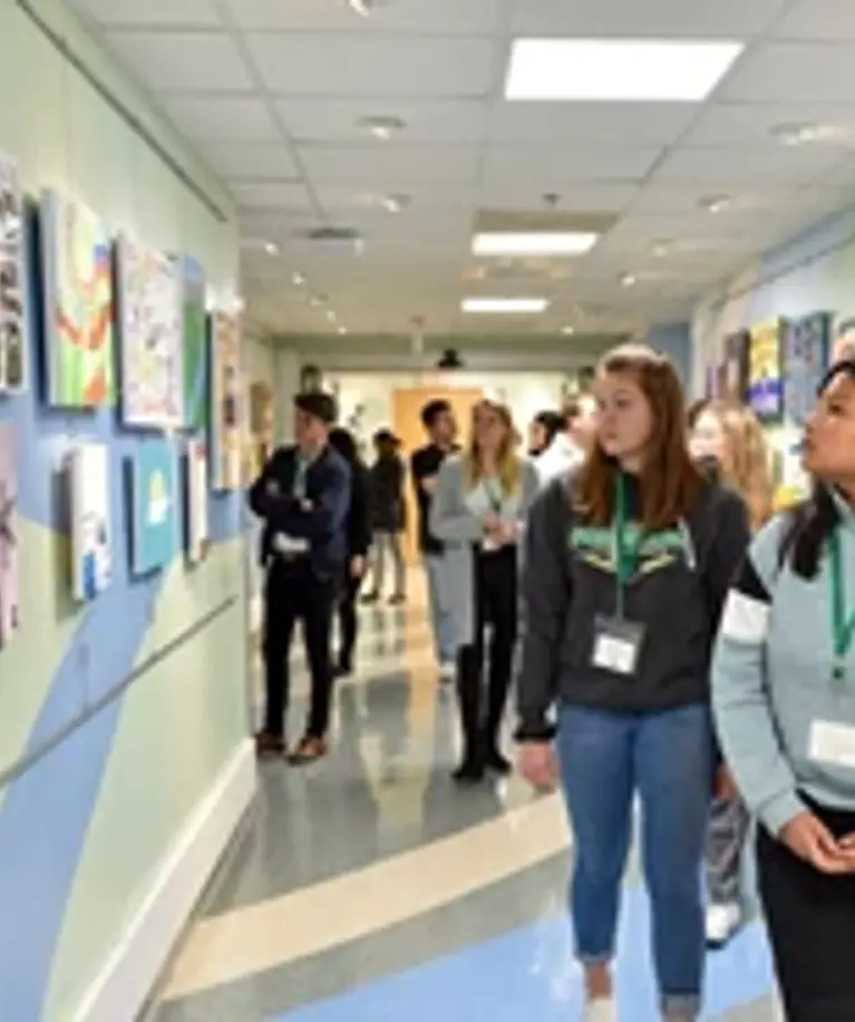 Studentswalkingthehallway_2019