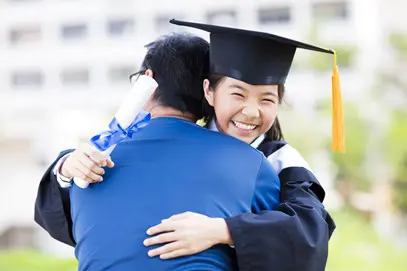 Asiangirlgraduatehuggingdad_2023